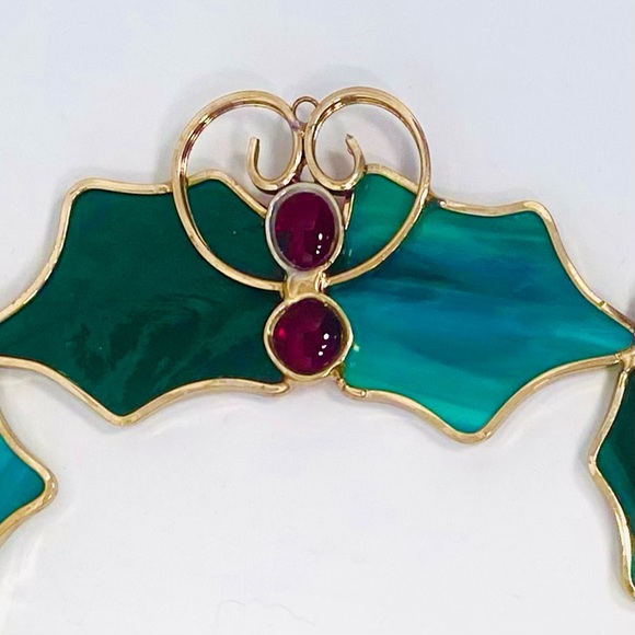 Vintage Christmas Holly Wreath Hand Pieced Stained Glass Sun Catcher Decoration - Picture 10 of 12